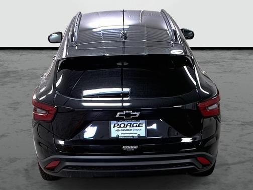 Mosaic Black Metallic 2026 Chevrolet Trax LT