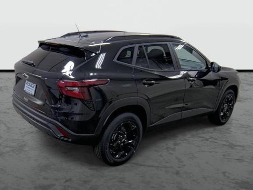 Mosaic Black Metallic 2026 Chevrolet Trax LT