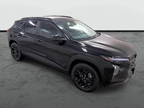 Mosaic Black Metallic 2026 Chevrolet Trax LT