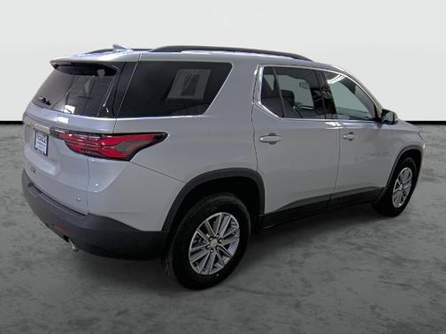 Silver Ice Metallic 2022 Chevrolet Traverse LT Leather