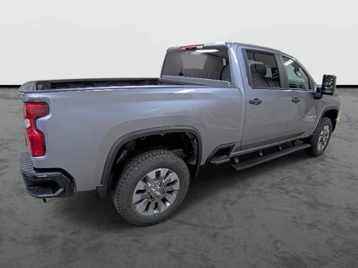 Sterling Gray Metallic 2026 Chevrolet Silverado 2500 Custom