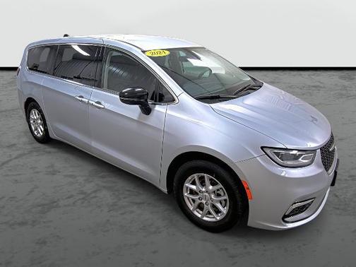 2024 Chrysler Pacifica Touring-L
