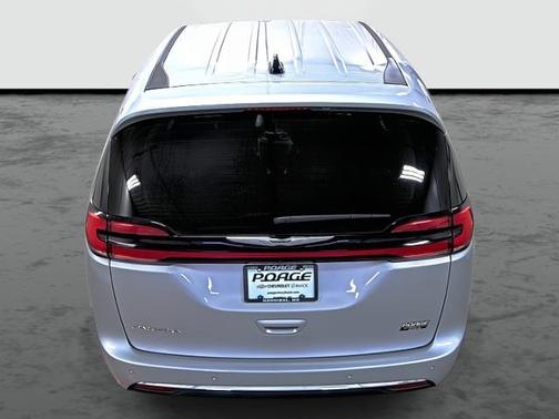 2024 Chrysler Pacifica Touring-L