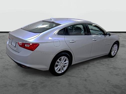 Silver Ice Metallic 2017 Chevrolet Malibu 1LT