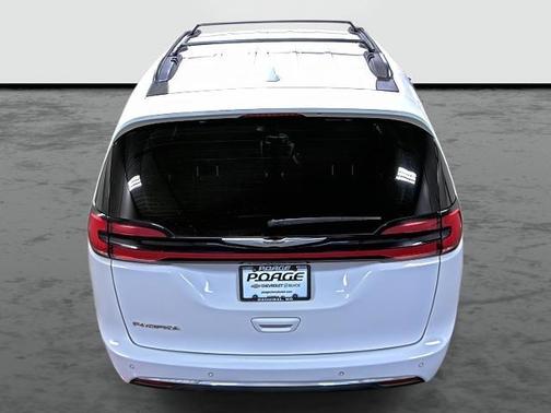2022 Chrysler Pacifica Touring-L