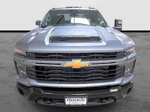 Sterling Gray Metallic 2026 Chevrolet Silverado 2500 Custom