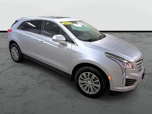 Radiant Silver Metallic 2019 Cadillac XT5 Luxury