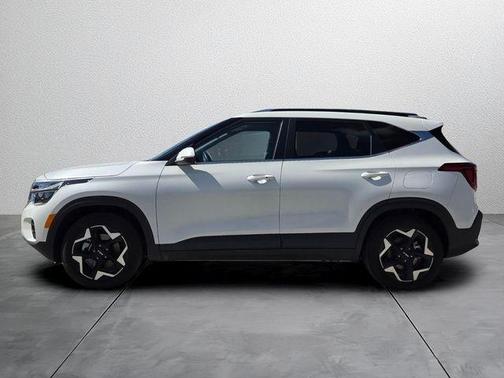 Snow White Pearl 2025 Kia Seltos EX