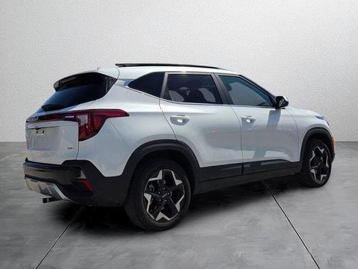 Snow White Pearl 2025 Kia Seltos EX
