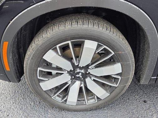 Black 2026 Mitsubishi Outlander SEL
