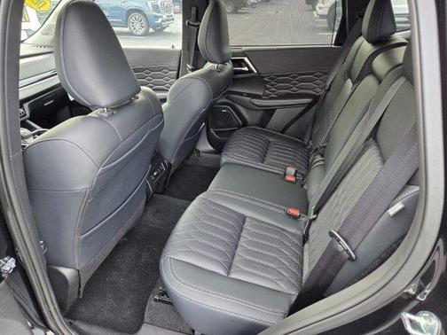 Black 2026 Mitsubishi Outlander SEL