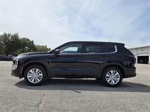 2025 Mitsubishi Outlander ES