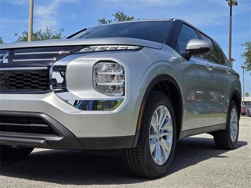 2025 Mitsubishi Outlander ES