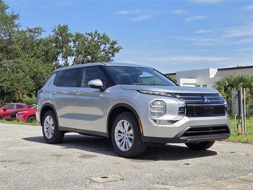 2025 Mitsubishi Outlander ES