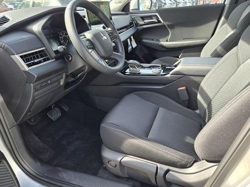 Silver Alloy 2026 Mitsubishi Outlander ES