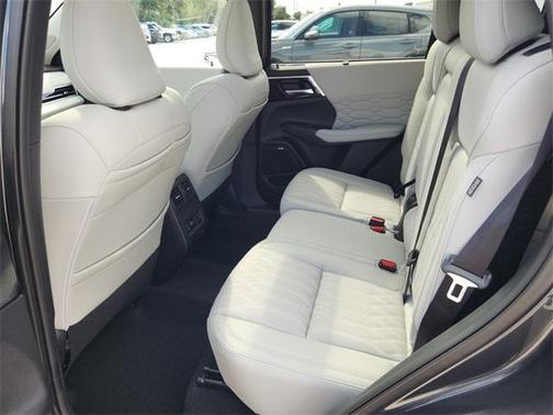 2025 Mitsubishi Outlander SEL