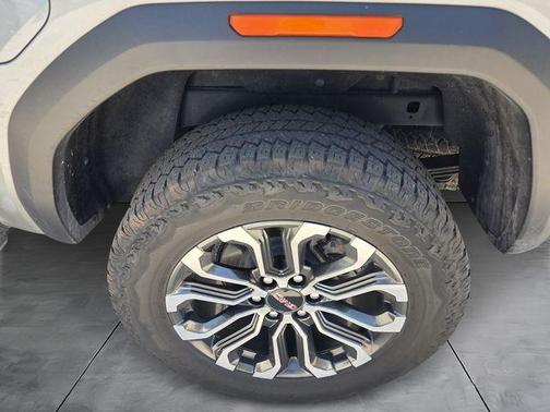 Sterling 2024 GMC Canyon Denali