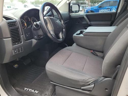 2013 Nissan Titan SV