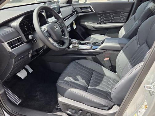 Silver Alloy 2026 Mitsubishi Outlander SEL