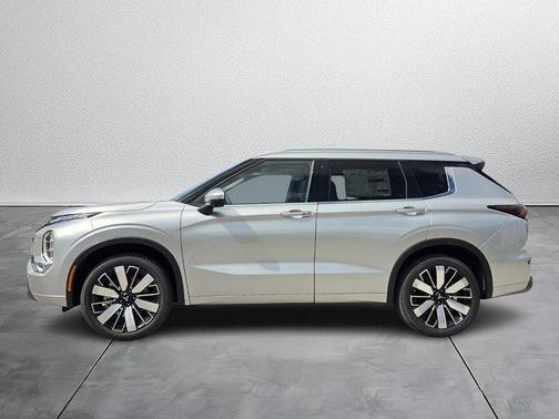 Silver Alloy 2026 Mitsubishi Outlander SEL