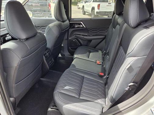 Silver Alloy 2026 Mitsubishi Outlander SEL