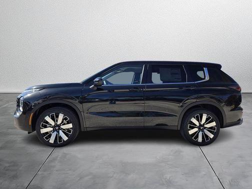 Black 2026 Mitsubishi Outlander SE
