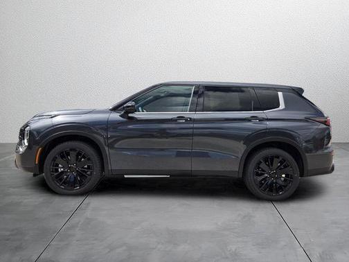 Graphite Gray 2026 Mitsubishi Outlander LE