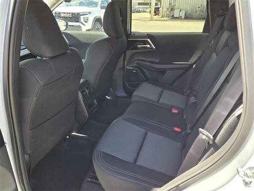 2026 Mitsubishi Outlander ES