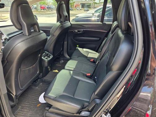 Onyx Black Metallic 2020 Volvo XC90 T5 Momentum 7 Passenger