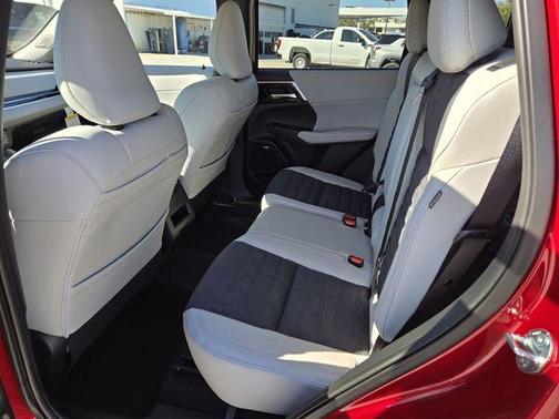 Diamond 2026 Mitsubishi Outlander SE