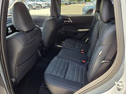 Moonstone 2026 Mitsubishi Outlander SE