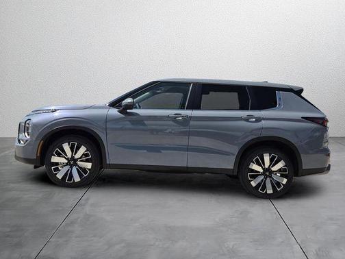 Moonstone 2026 Mitsubishi Outlander SE