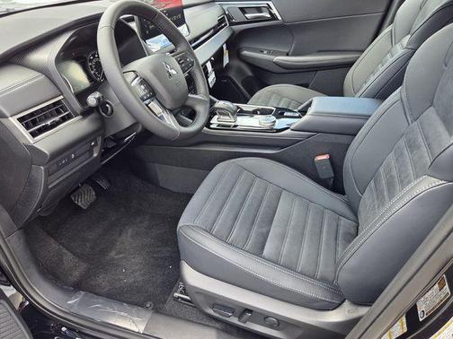 Black 2026 Mitsubishi Outlander SE