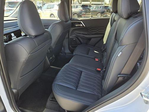 2026 Mitsubishi Outlander SEL