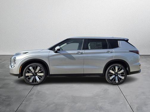 Silver Alloy 2026 Mitsubishi Outlander SE