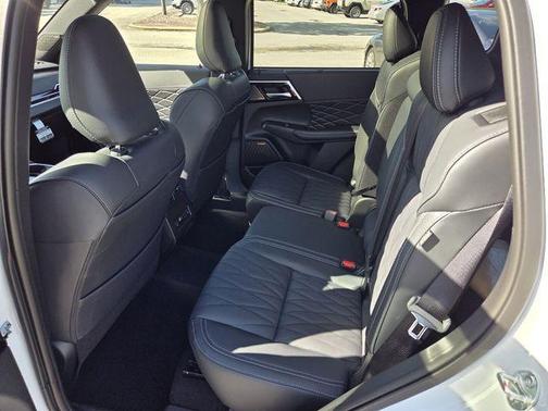 Diamond White 2026 Mitsubishi Outlander Black Edition