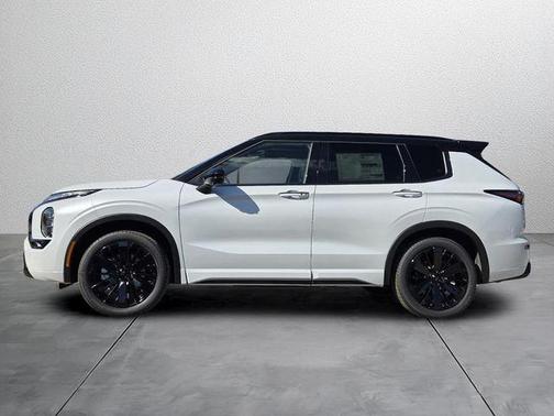 Diamond White 2026 Mitsubishi Outlander Black Edition