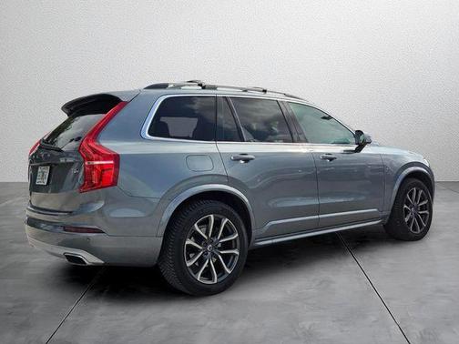 Gray Metallic 2019 Volvo XC90 T6 Momentum