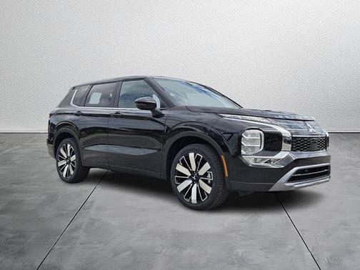 Cosmic Blue 2026 Mitsubishi Outlander SE