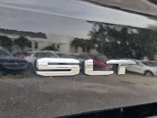 Onyx Black 2022 GMC Sierra 1500 SLT