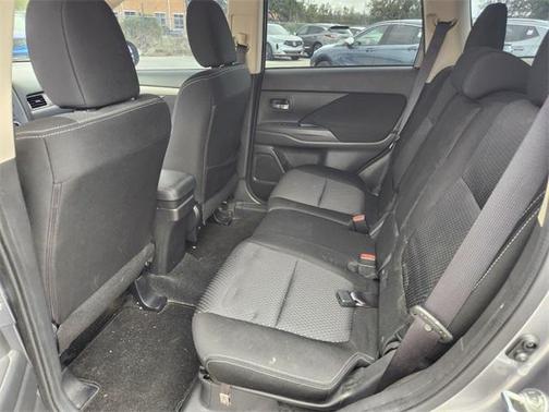 2016 Mitsubishi Outlander SE