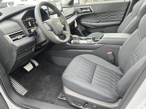 2026 Mitsubishi Outlander SEL