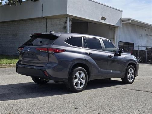 2023 Toyota Highlander LE