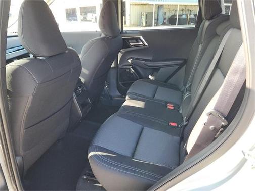 2025 Mitsubishi Outlander ES