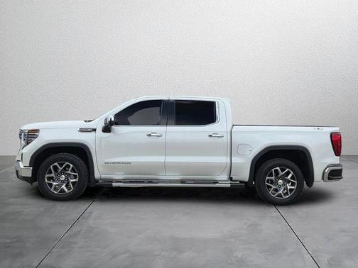 White Frost Tri-Coat 2022 GMC Sierra 1500 SLT
