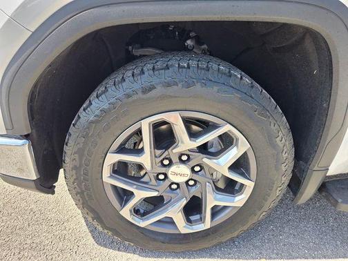 White Frost Tri-Coat 2022 GMC Sierra 1500 SLT
