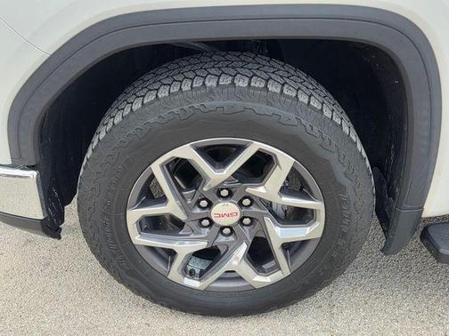 White Frost Tri-Coat 2022 GMC Sierra 1500 SLT