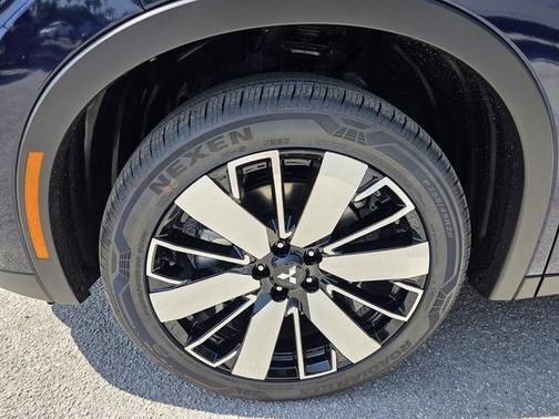 Cosmic Blue Metallic 2026 Mitsubishi Outlander SE