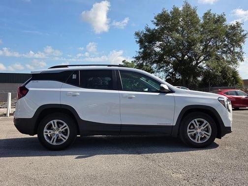 Summit White 2022 GMC Terrain SLE