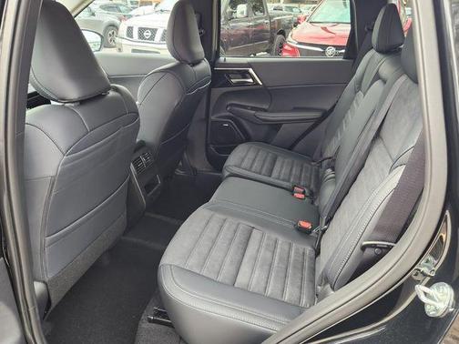 Black Diamond 2026 Mitsubishi Outlander SE